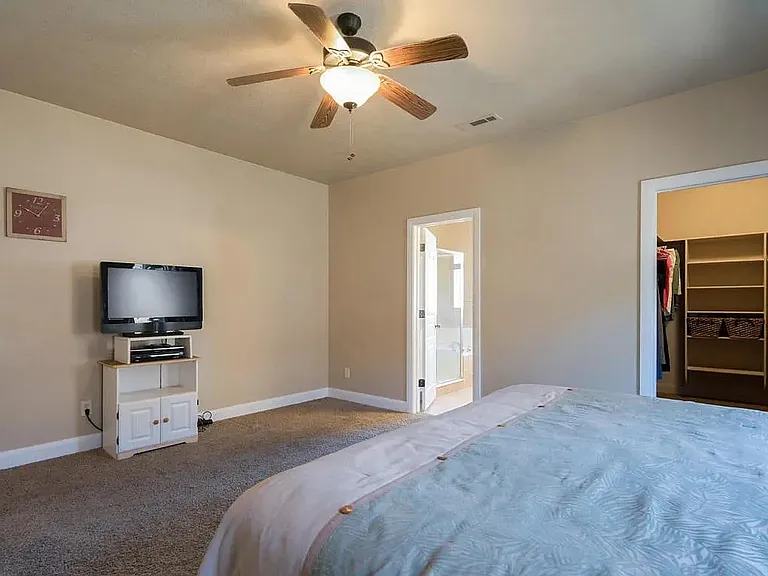 205 N 2940 E — Photo 10