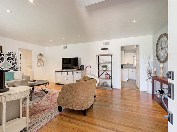 4th image of 2804 Kent Dr