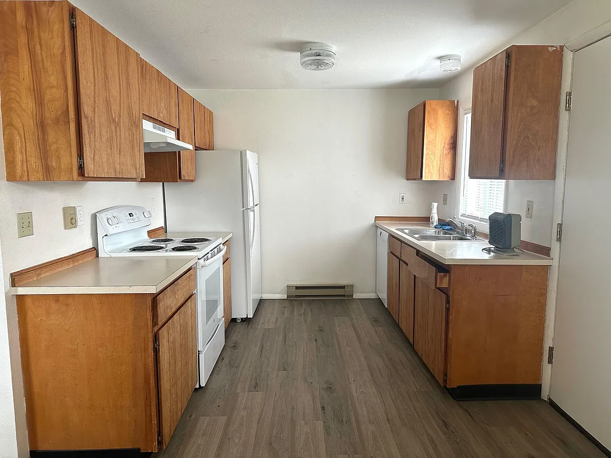 Building Photo - 108 N Pondera Ave #D