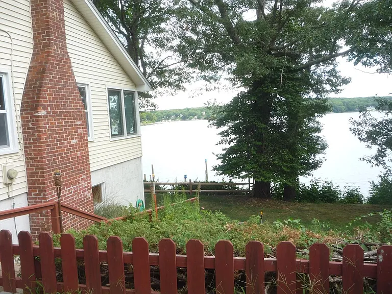 Side view to patio and bay