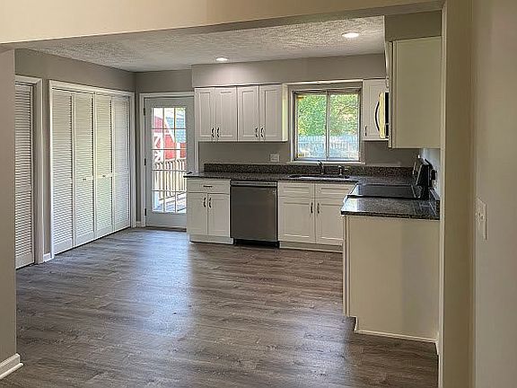 4th image of 7571 Primrose Dr