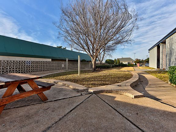 4th image of 1325 W Lindsey St APT 31