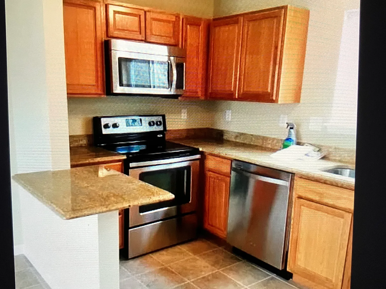 2 bed, 1.5 bath, 1200 sqft, $1,600 — Photo 3
