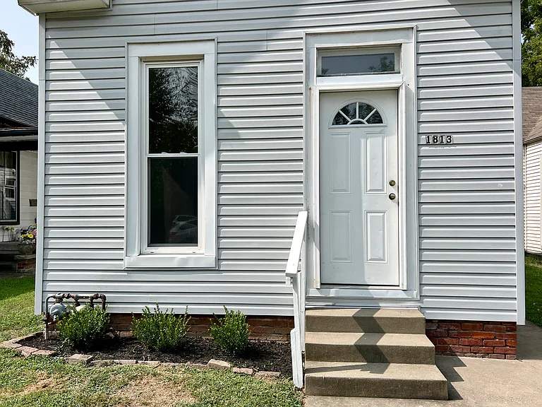 1813 E Elm St — Photo 2