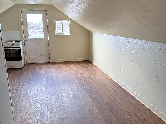 3rd image of 1836 Central Ave #1