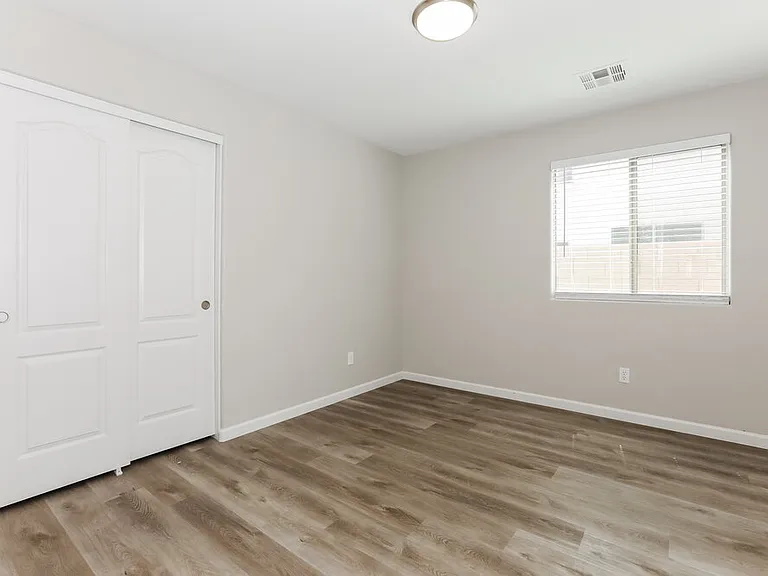 517 E Press Rd — Photo 12