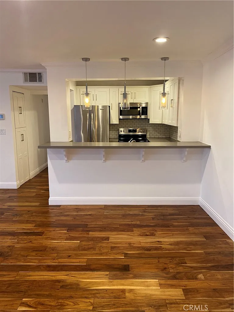 2 bed, 986 sqft, $2,850 — Photo 2