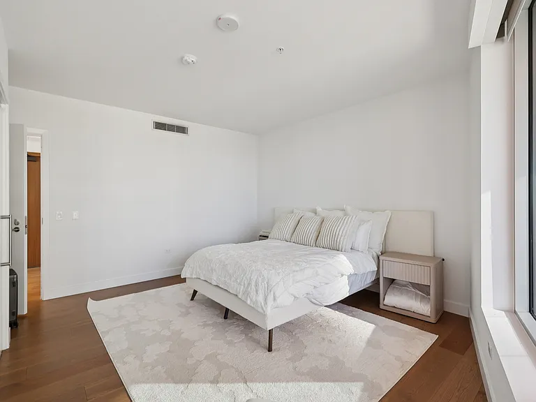 888 W East St #1504 — Photo 18