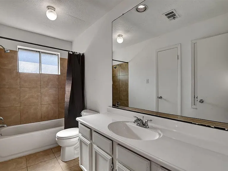 1311 Oak Hollow Dr — Photo 19