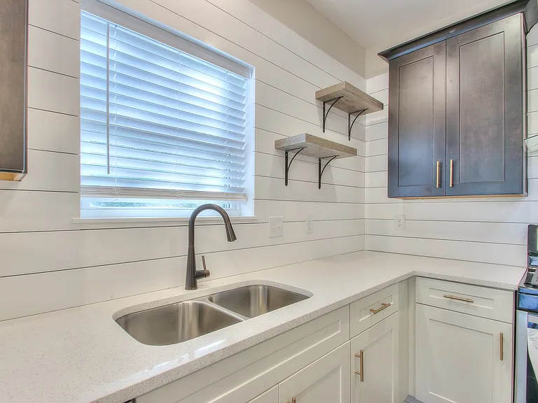 921 Spain Ave — Photo 6