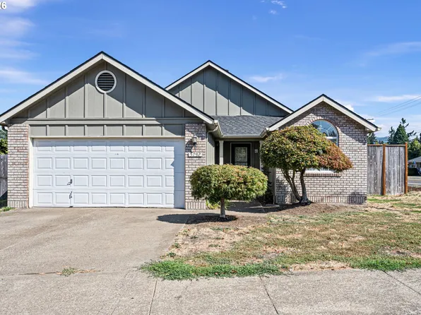 5792 E St, Springfield, OR 97478