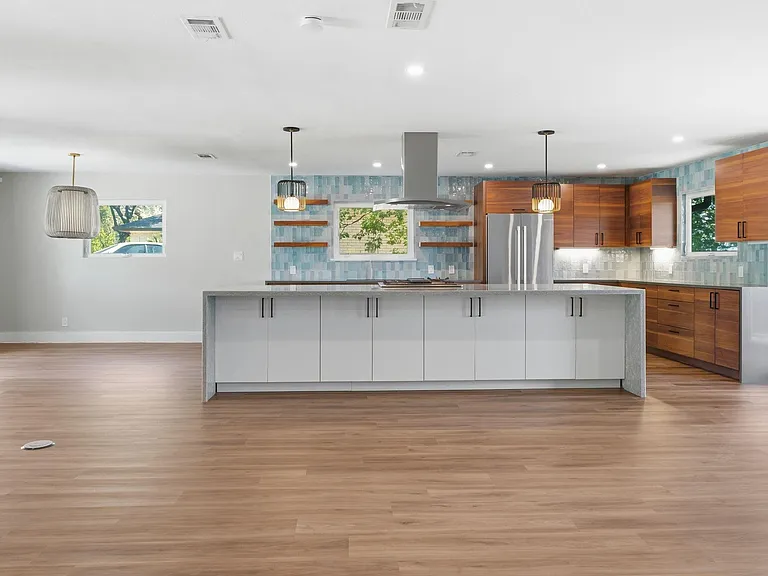 6103 Cherrylawn Cir — Photo 4