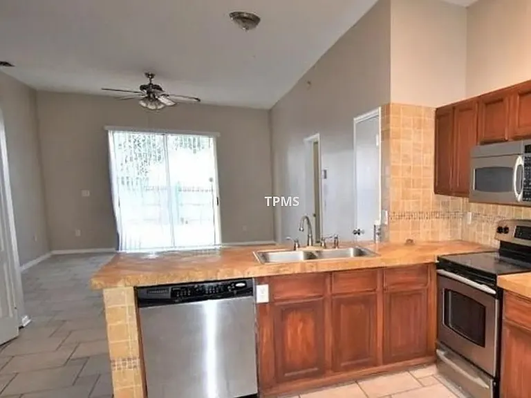 12743 Woodbury Oaks Dr — Photo 3