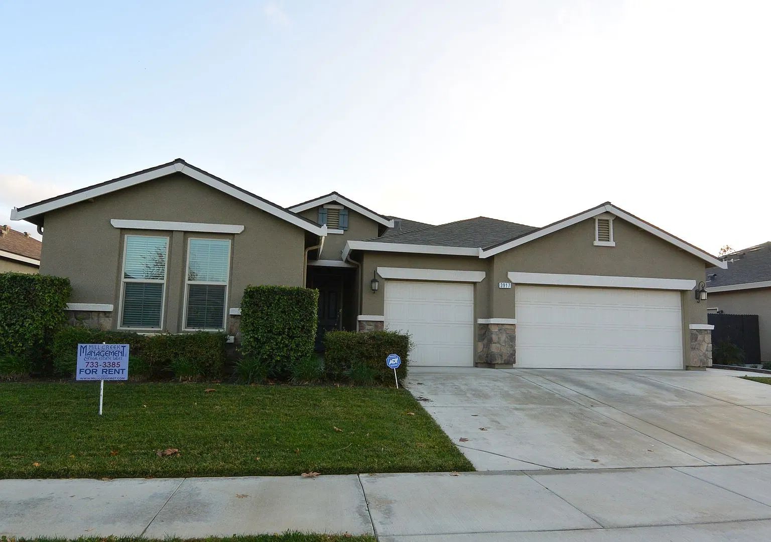 Beautiful 3 bedroom 2 bath Home With Bonus Room! — Photo 1