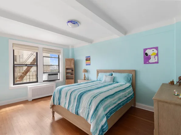 40 West 77th Street image 11 of 12