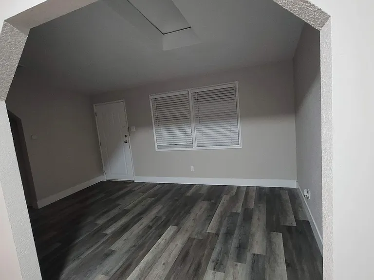 930 Nancy St — Photo 13