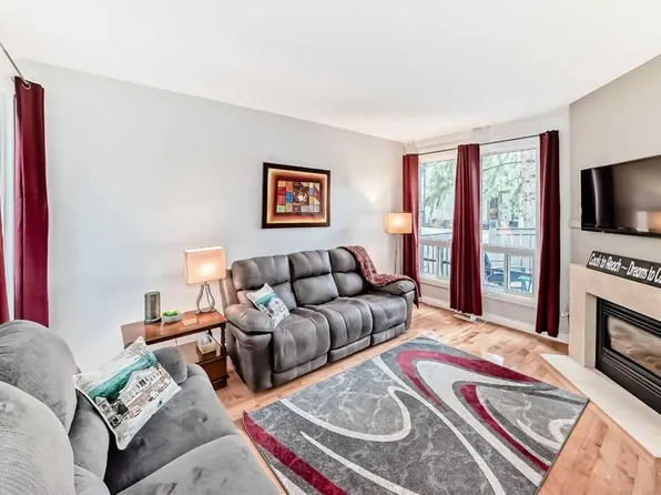 10457 S 19th St SW #14, Calgary, AB T2W 3E6