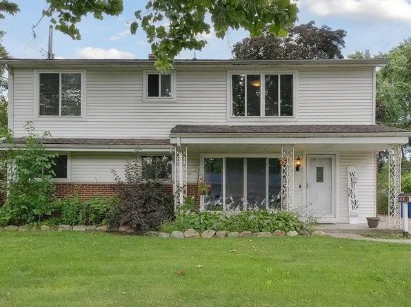 32532 Saint Annes Dr, Warren, MI 48092