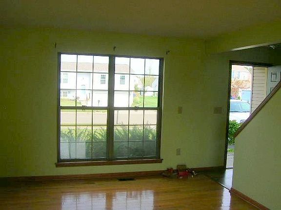 4th image of 1011 Lateglow Ct