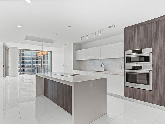 2nd image of 851 NE 1st Ave Unit 3512