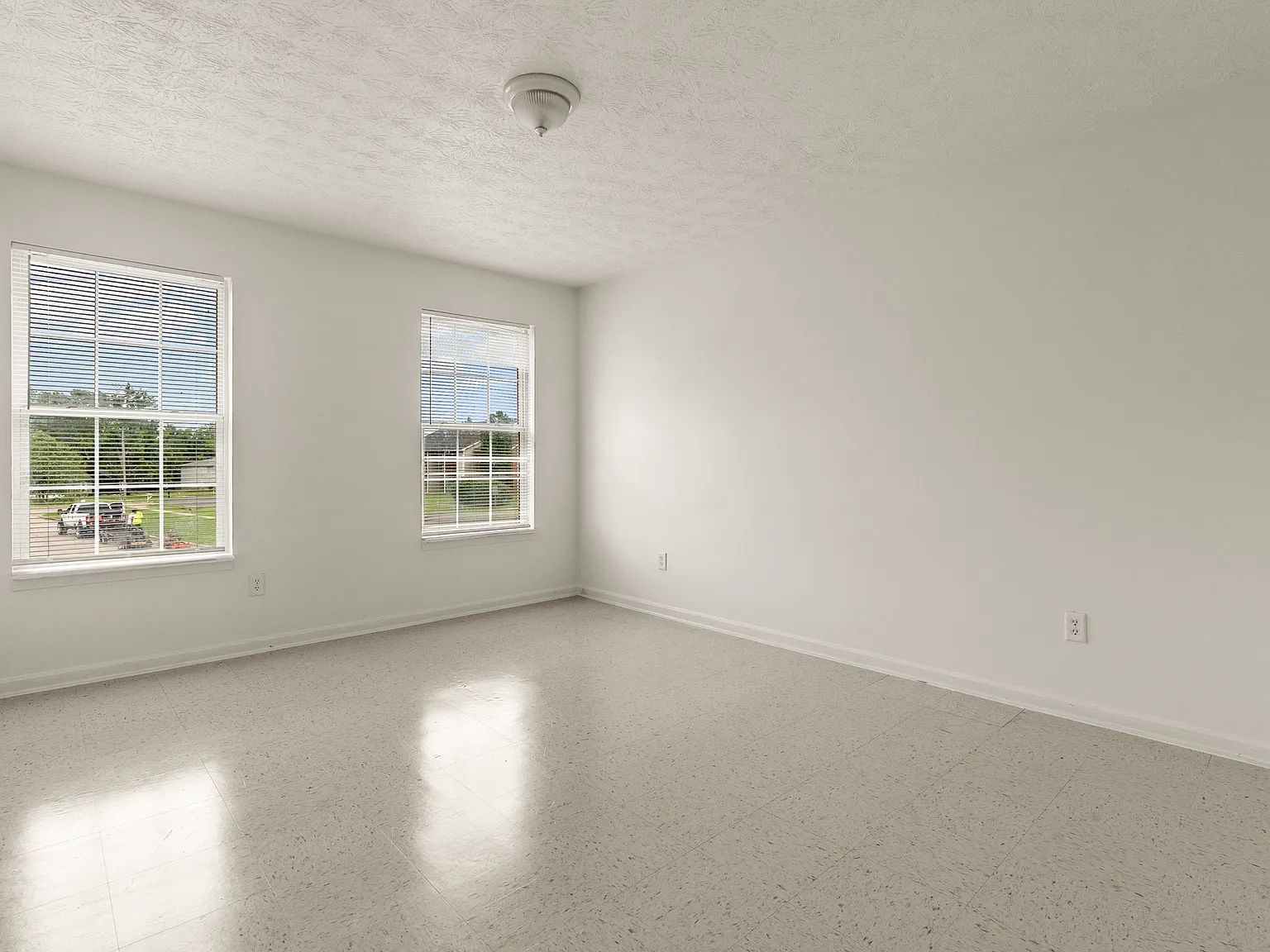 2 bed, 1020 sqft, $1,490 — Photo 2