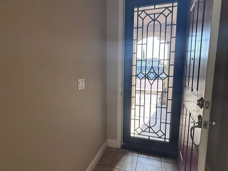 2096 Oleander Ave — Photo 8