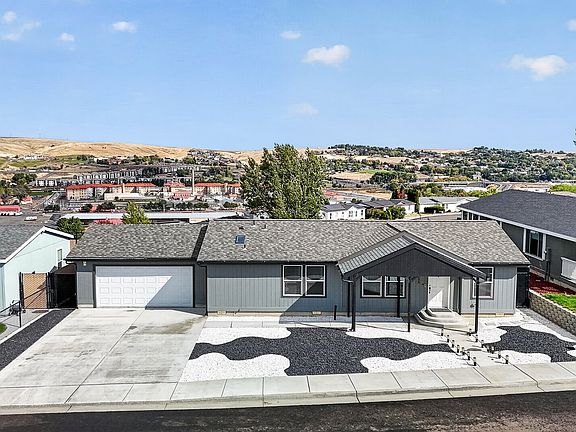 2nd image of 3033 SW Terrace Dr