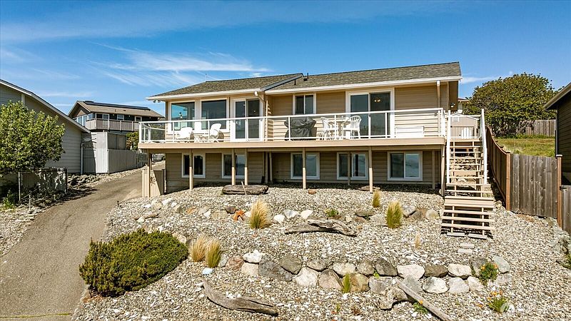 3rd image of 724 Hacienda Drive
