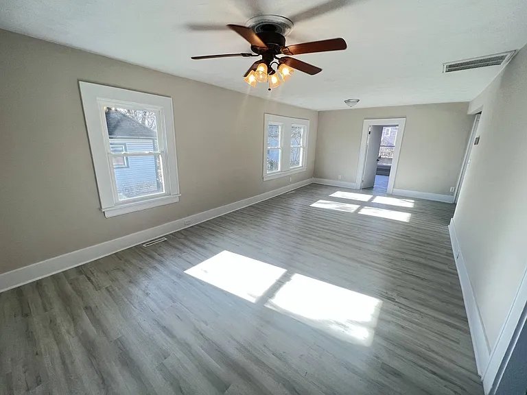 539 S Fort Ave — Photo 13