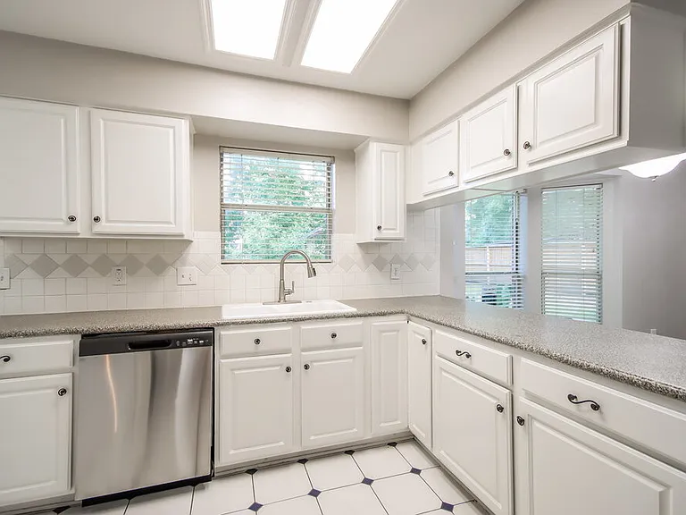 20914 Lake Park Trl — Photo 8