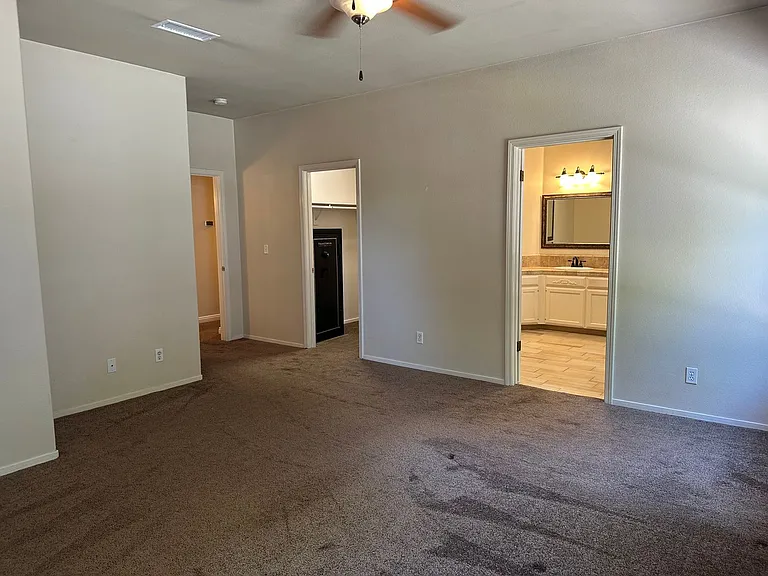 361 W Chennault Ave — Photo 6