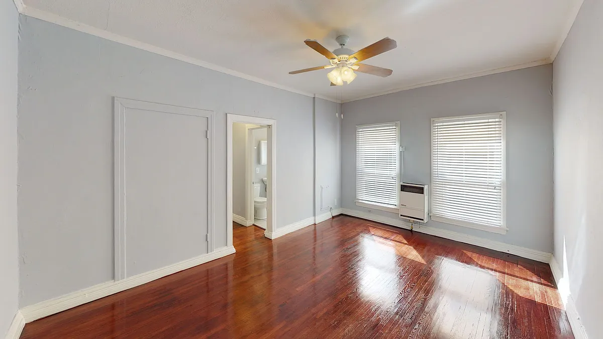 Building Photo - CT2 - Catalina Apts