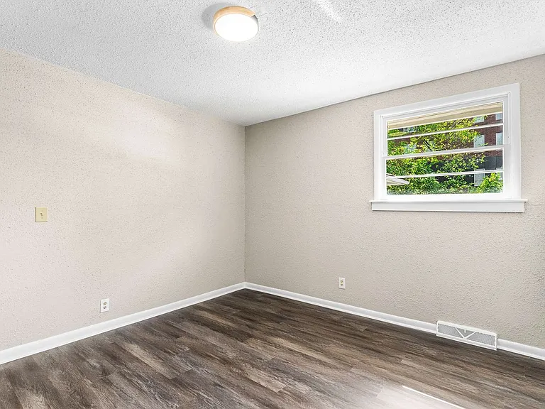 1909 Morena St — Photo 14