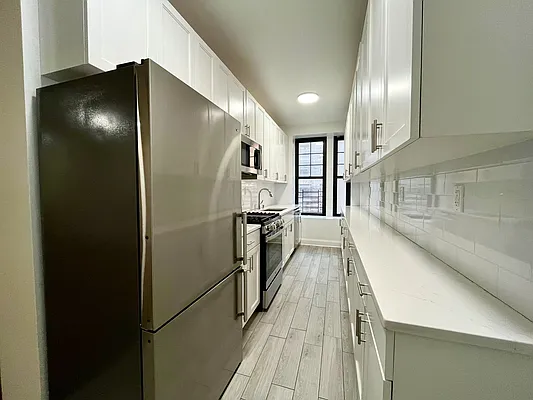 Rented by Moises Farhart, LREB | media 25