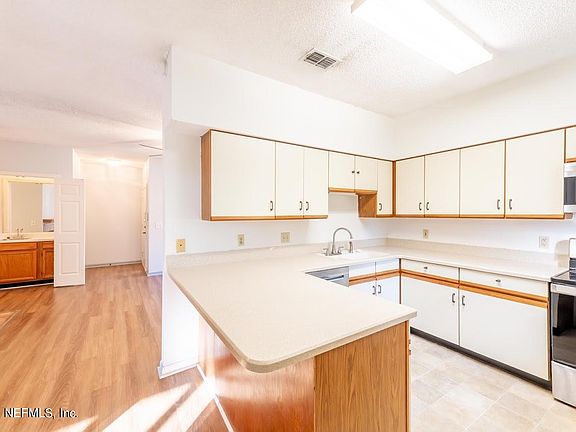 5th image of 701 Wood Hill Dr #701