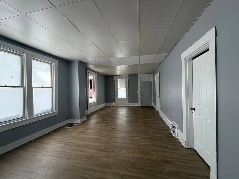 533 W Greene St — Photo 13