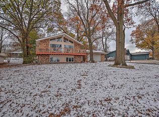 6 N Country Club Rd, Decatur, IL 62521