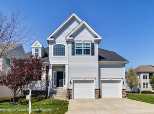16 Feakes Dr, Middletown, NJ 07748