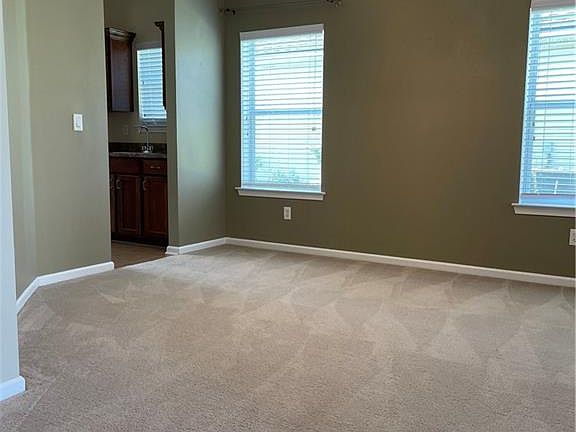 3rd image of 95392 Sonoma Dr