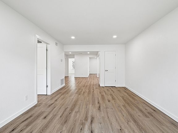 3rd image of 4816 Amesbury Dr APT 128