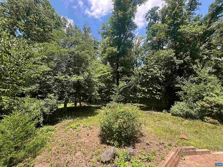 1429 Gentry Ln — Photo 12