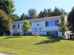 10 Applewood Ln, Wingdale, NY 12594