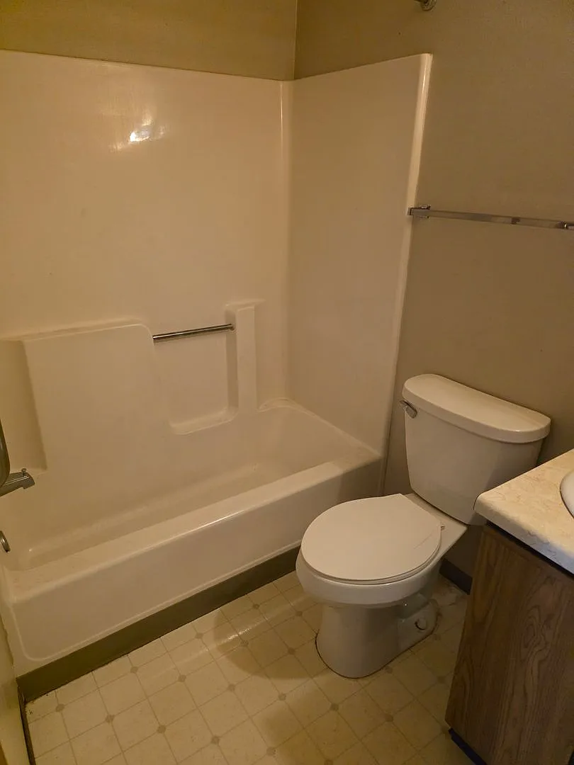 Country Plaza Apartments — Photo 4