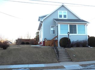 1115 Division St, Manitowoc, WI 54220