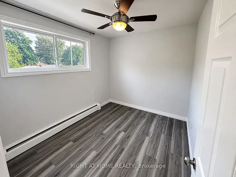 238 Burnside Dr — Photo 3