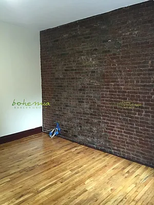 Rented by Bohemia Realty Group | media 18