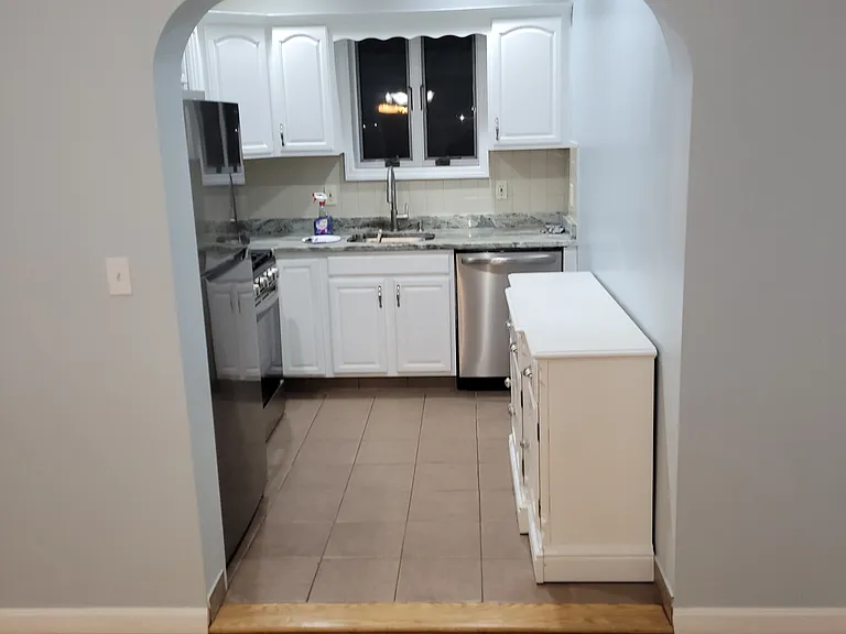 628-630 Weetamoe St — Photo 11