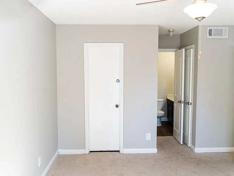 Moss Creek Apartments — Photo 16