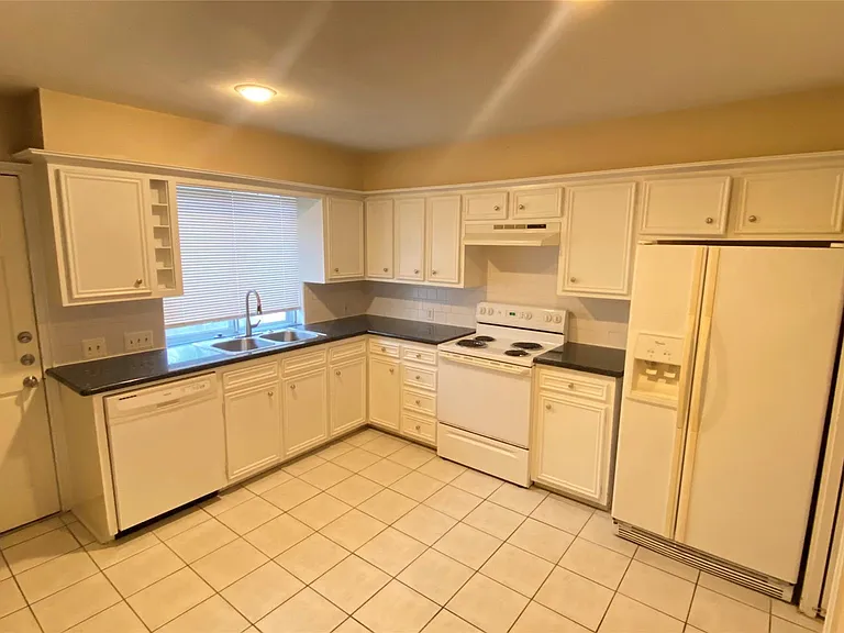 4714 N Cashel Cir — Photo 6