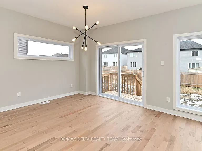 463 Denis St — Photo 11